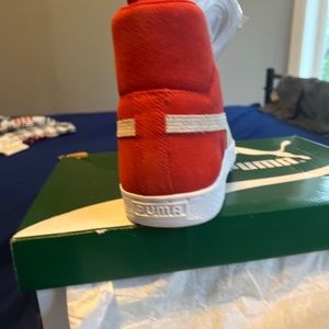 Puma men size 11 red